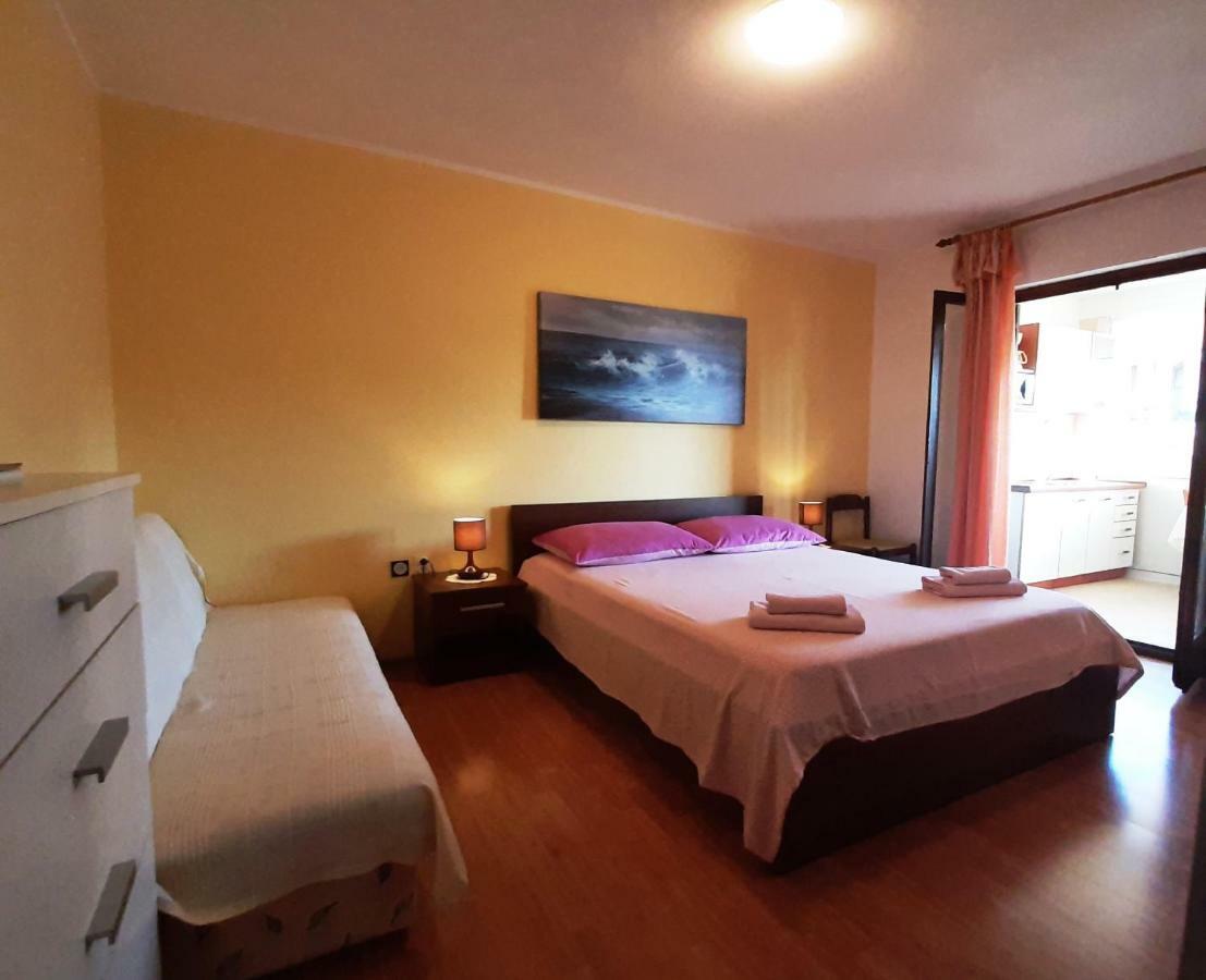 Paradise Beach Apartments Rovinj Exterior photo